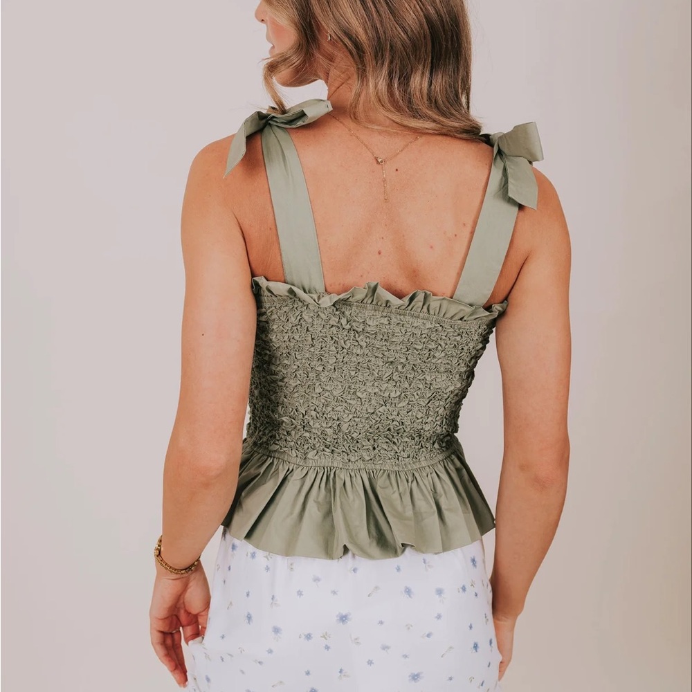 Green Ruffle Tie-Front Top Size M - Picture 3 of 7